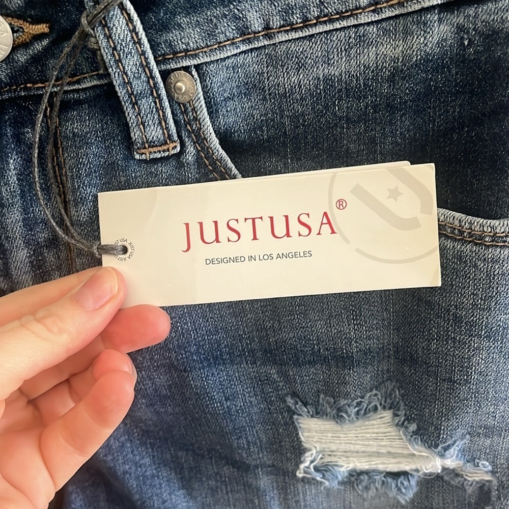 NWT Just USA Light Denim Cuffed Mid-Rise Shorts | Size 26 - Picture 4 of 5